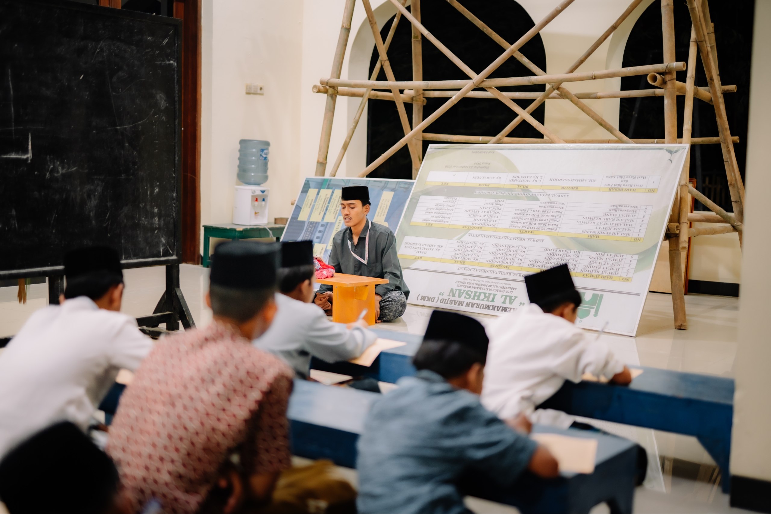 Lestarikan Tradisi Keilmuan, Mahasiswa KKN UNUGHA  Cilacap Ampu Pengajaran Kitab Sulamunnajat sebagai Proker Inovasi