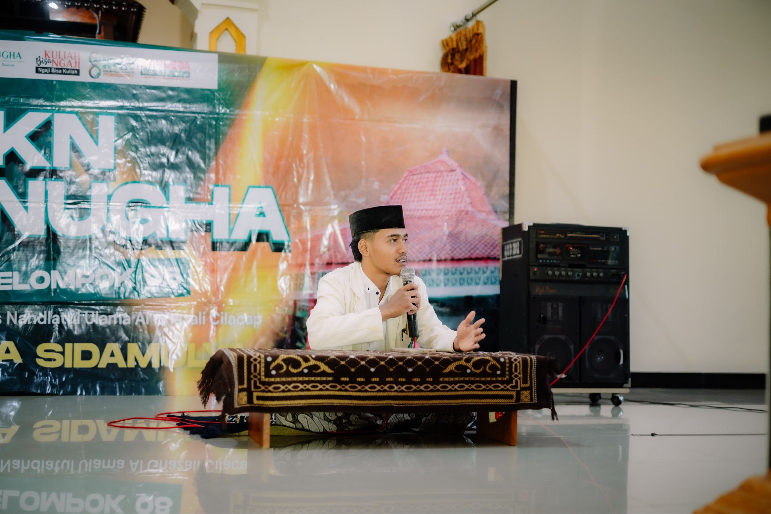 KKN UNUGHA Cilacap Bersama Warga Sekitar Gelar Rutinan Al Barzanji Keliling di Masjid Jami' Al Ikhsan