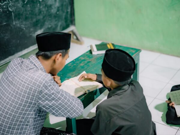 Perkuat Pemahaman Fikih Santri, Mahasiswa KKN UNUGHA Gelar Proker Inovasi Sorogan Kitab Safinah