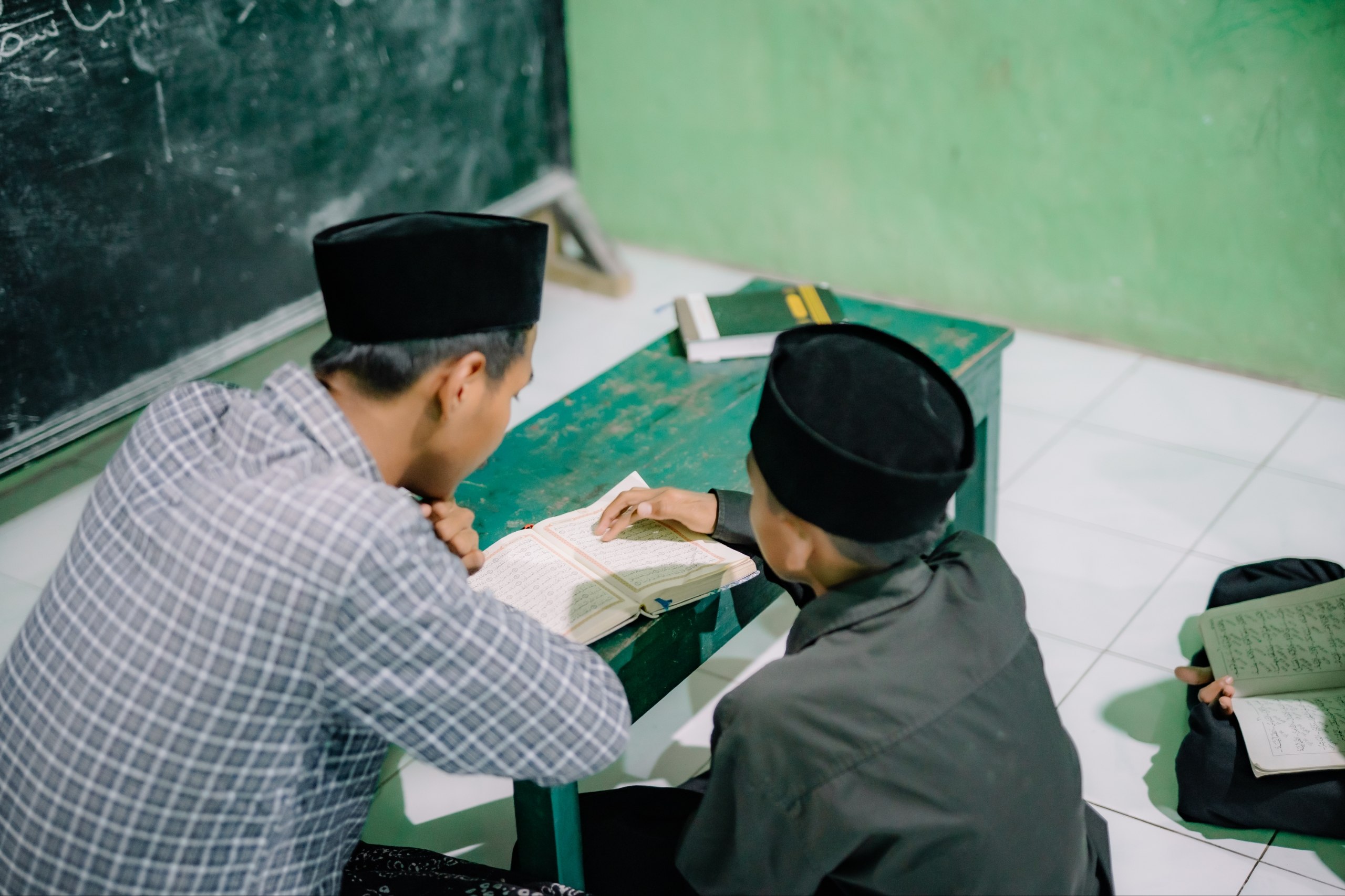 Perkuat Pemahaman Fikih Santri, Mahasiswa KKN UNUGHA Gelar Proker Inovasi Sorogan Kitab Safinah
